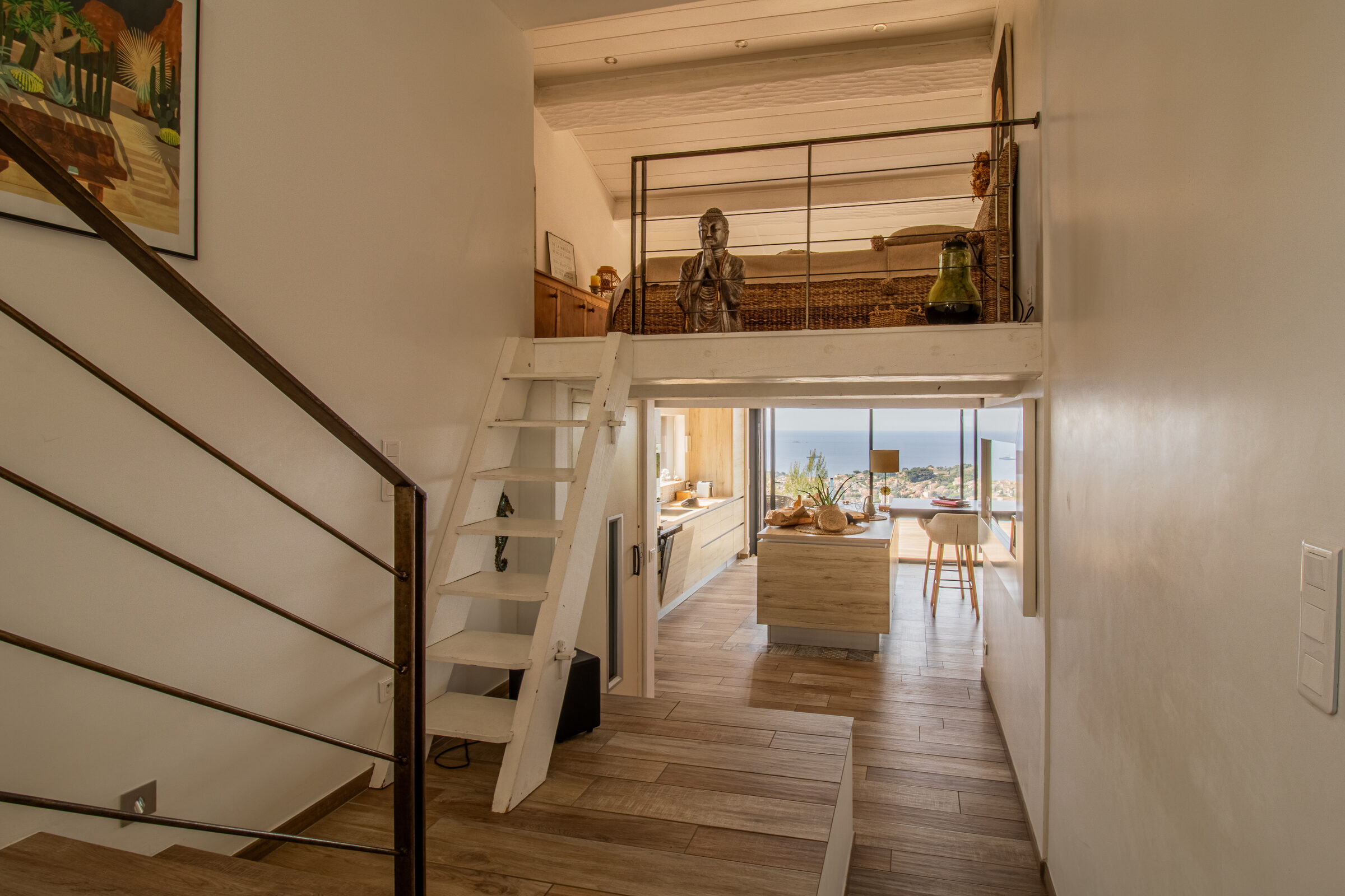 Escalier et mezzanine en bois