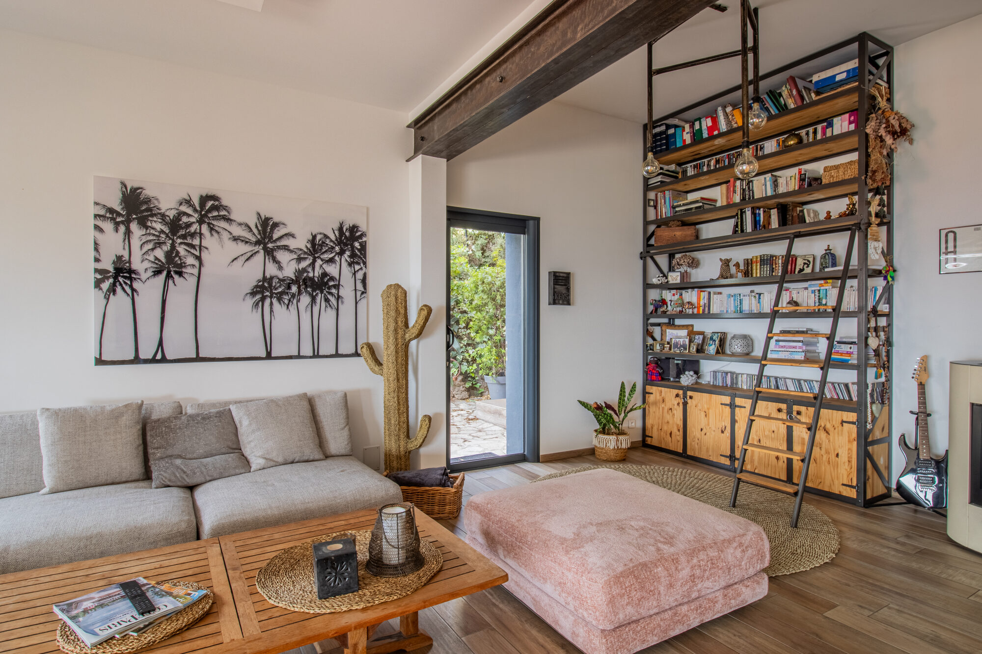 Salon et bibliothèque — photographe immobilier Var