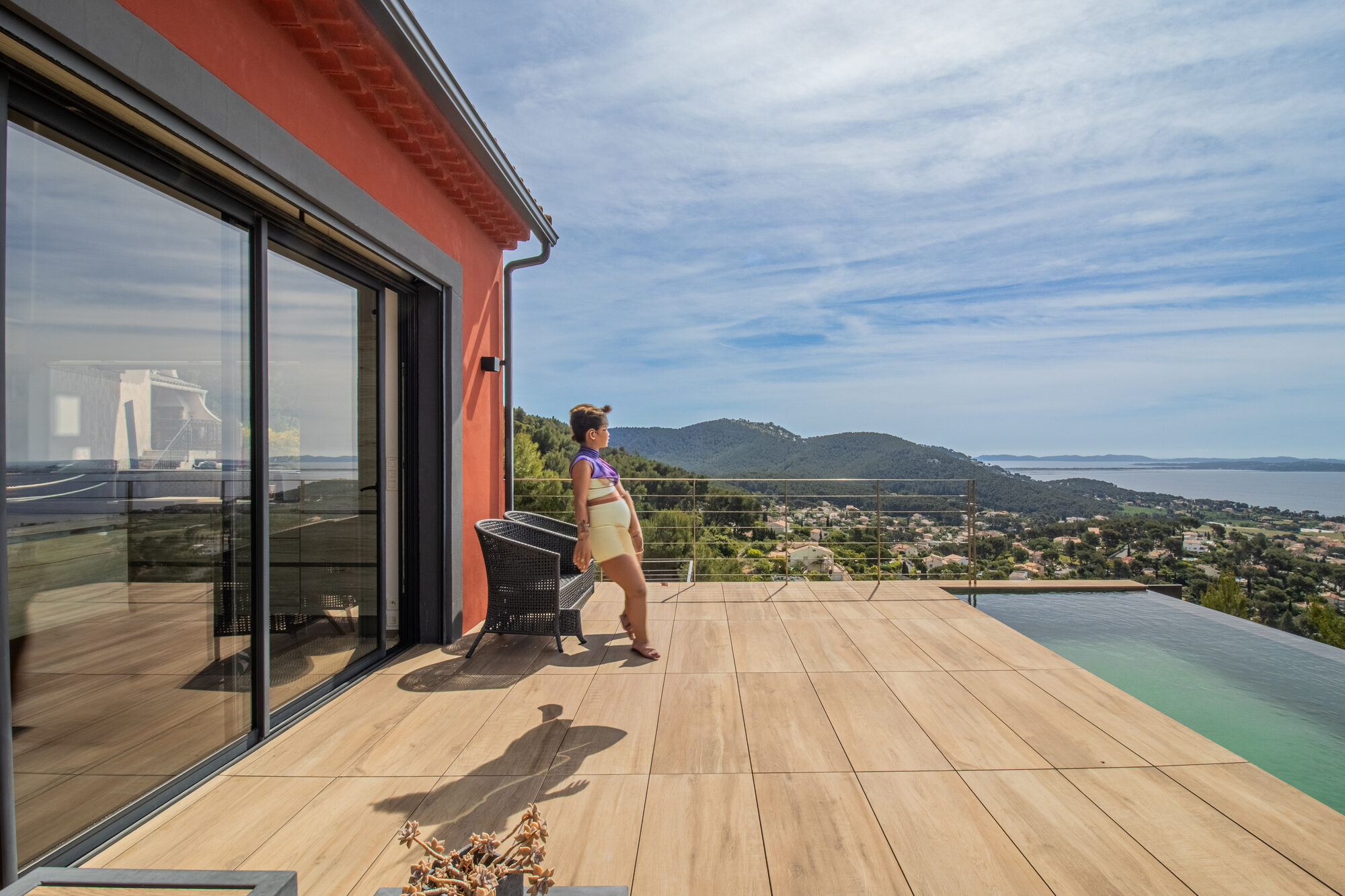 Terrasse en bois et horizon — Var