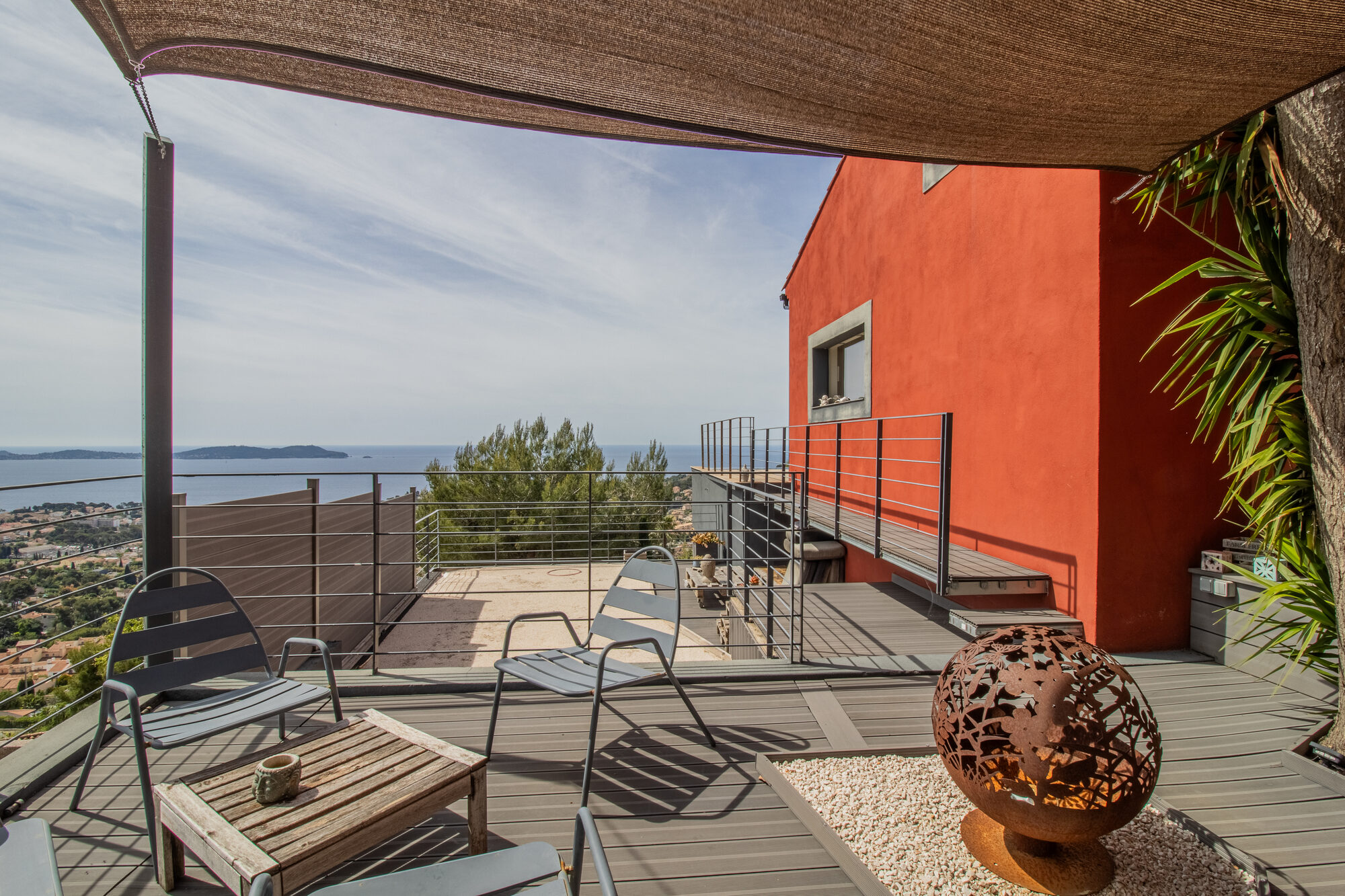 Terrasse bain de soleil vue mer — Var